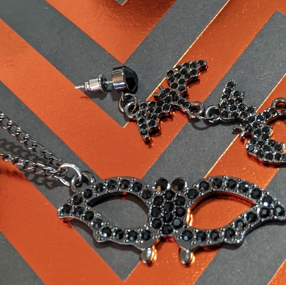 "Bats" dangling bat Earings with matching bat necklace - Picture 2 of 5